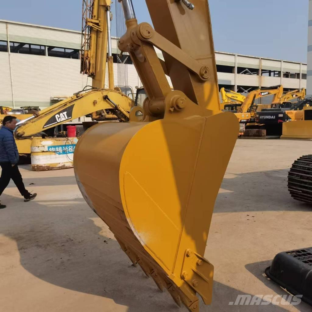 CAT 320 B L Bandgrävare