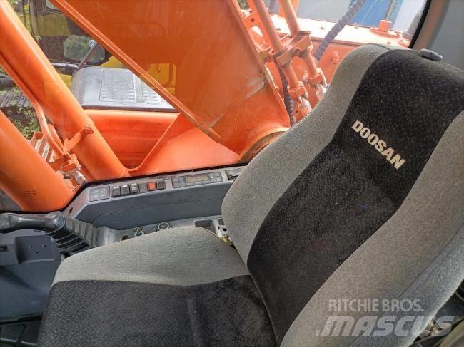 Doosan DX 300 Bandgrävare