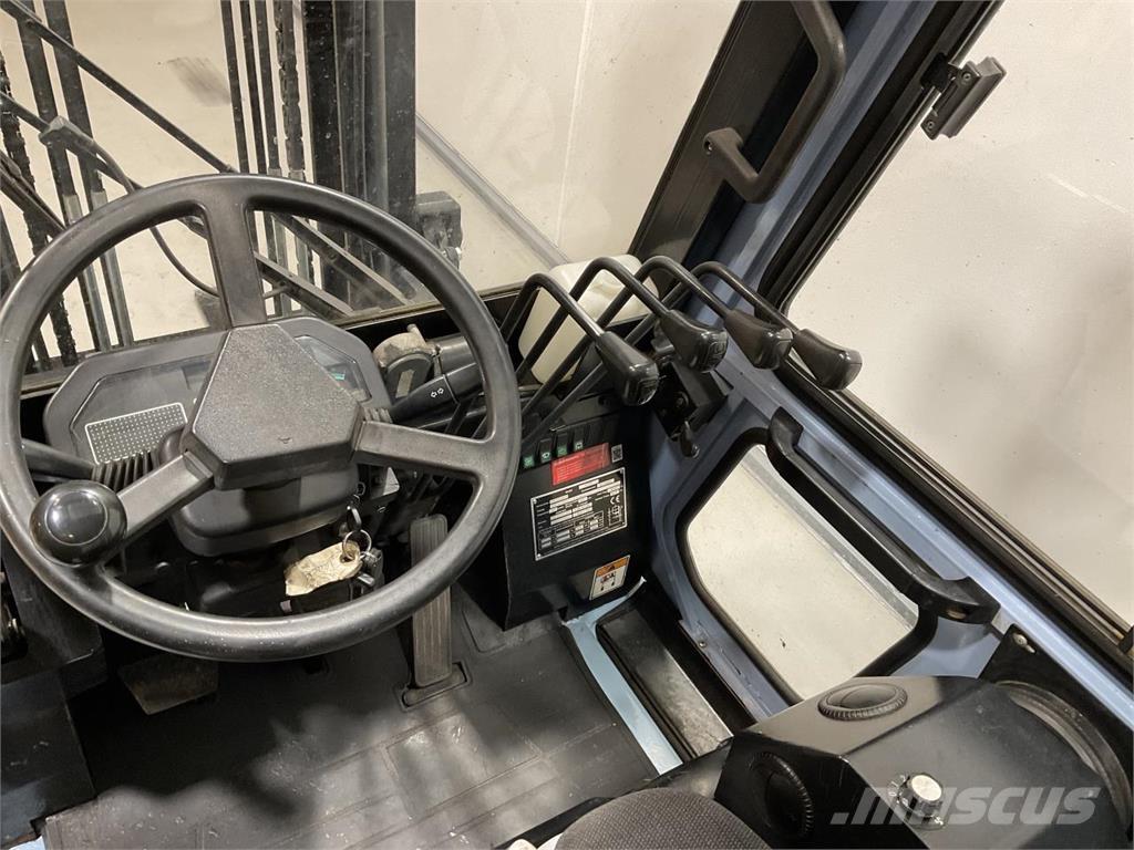 Utilev UT30P Dieselmotviktstruckar