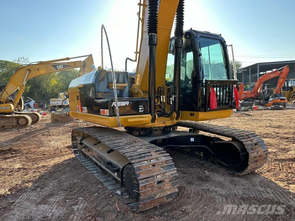 CAT 320 D L Bandgrävare