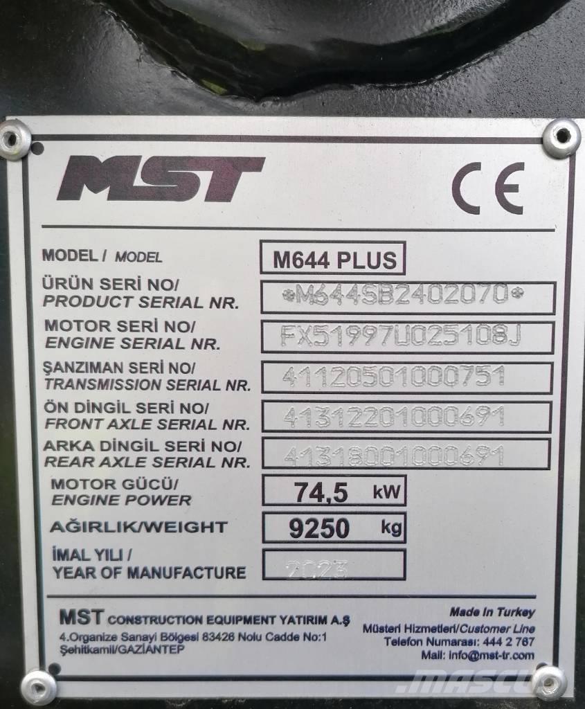 MST M644PLUS Grävlastare