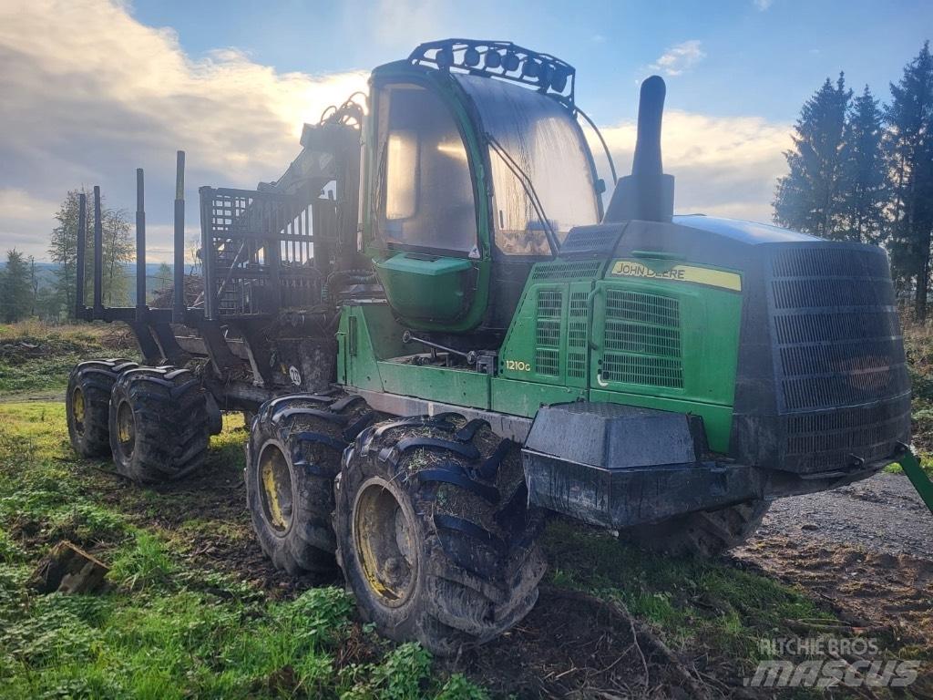 John Deere 1210 G Skotare