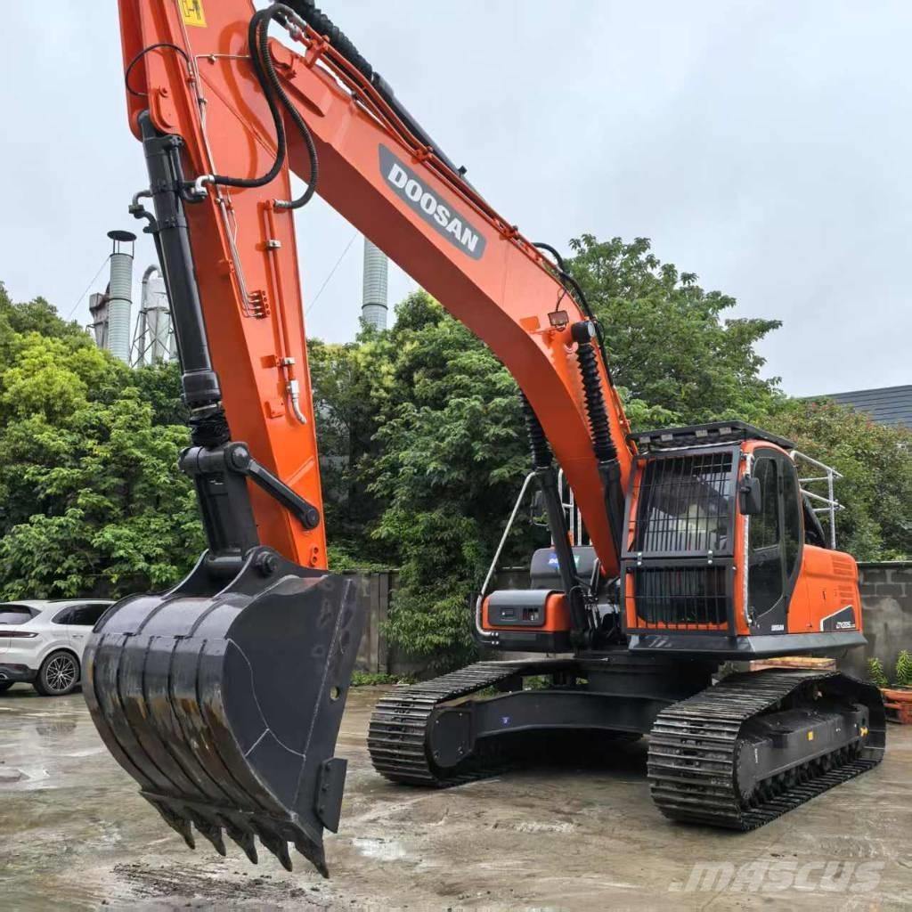Doosan DX 225 LCA Bandgrävare