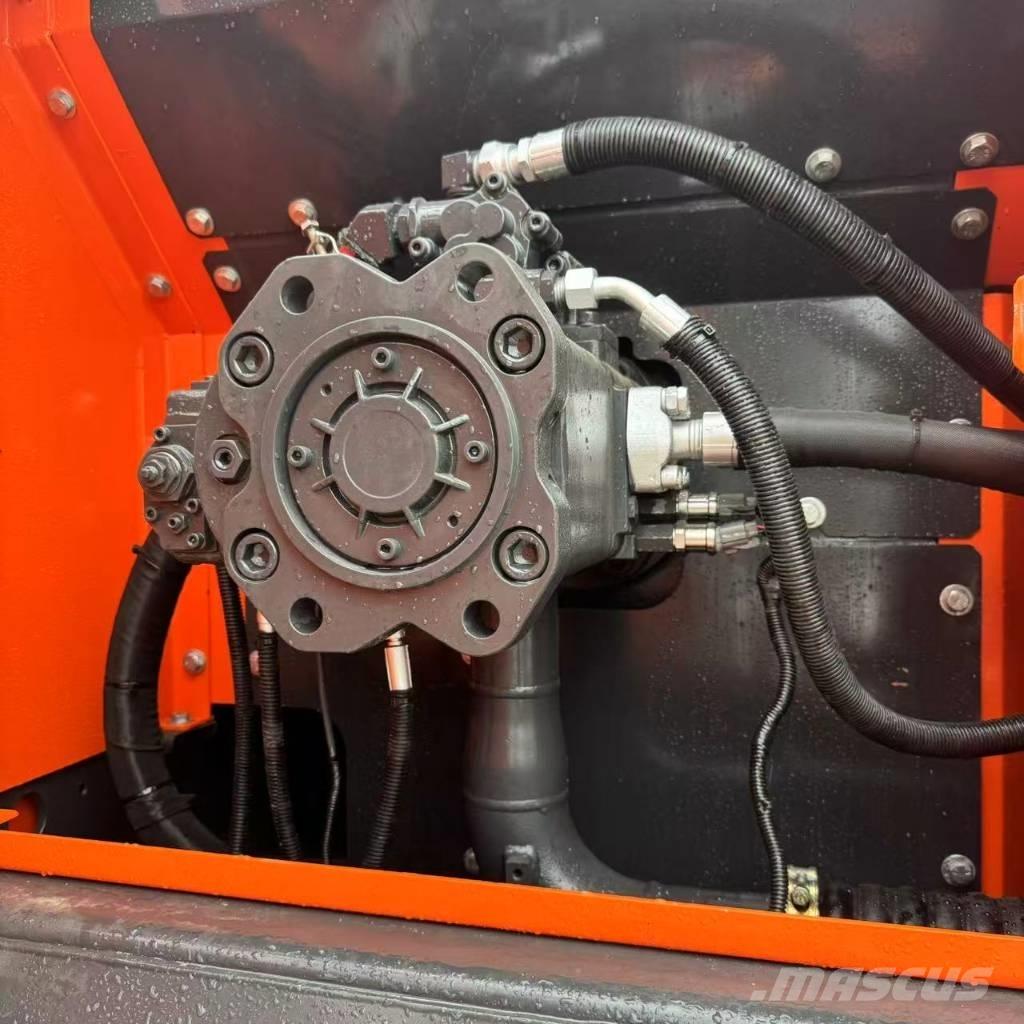 Doosan DX 225 LCA Bandgrävare