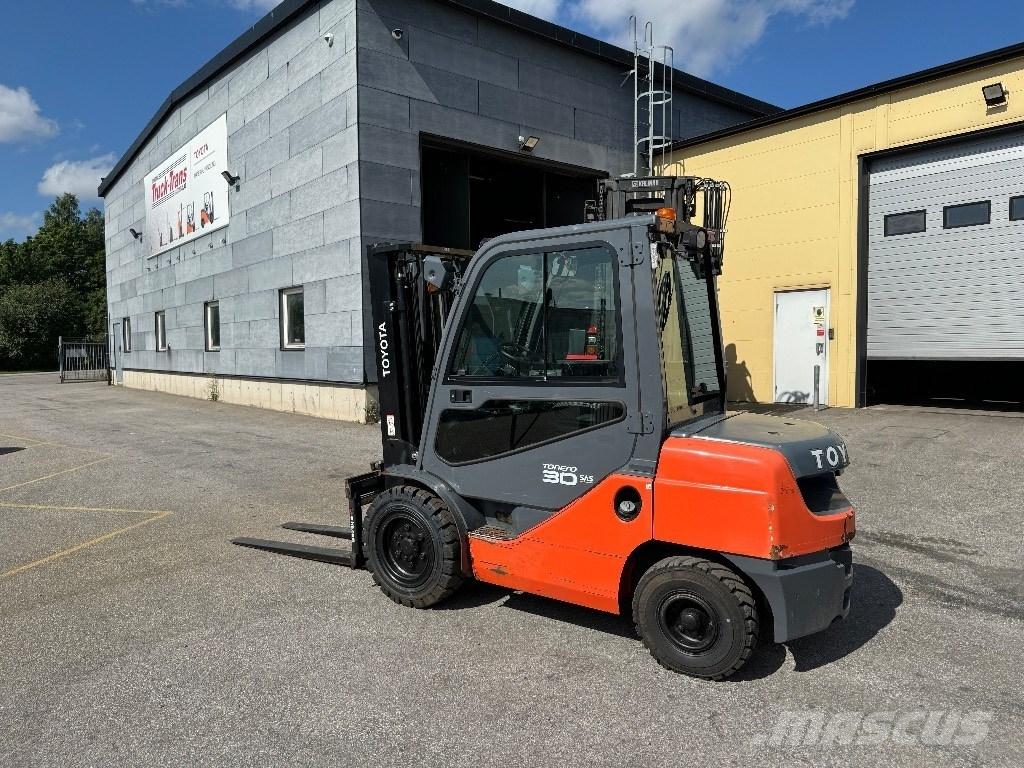 Toyota 02-8FDF30 Dieselmotviktstruckar