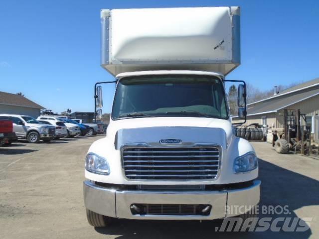 Freightliner M2 106 Skåpsläp