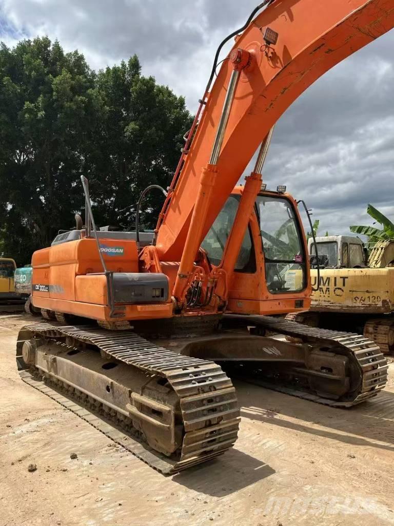 Doosan DX300LC Bandgrävare