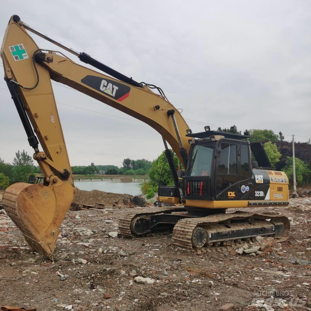 CAT 323DL Bandgrävare