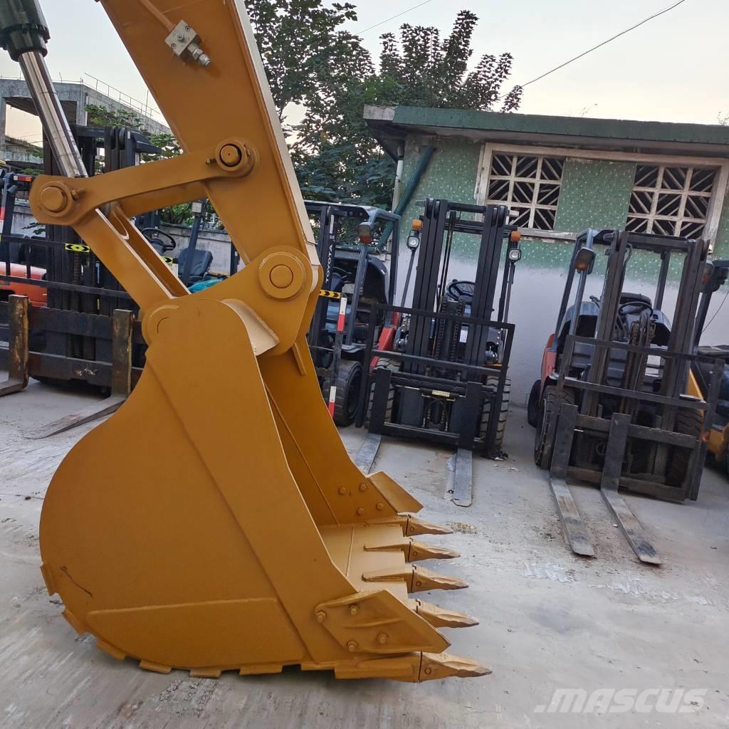 CAT 330 D 2 L Bandgrävare