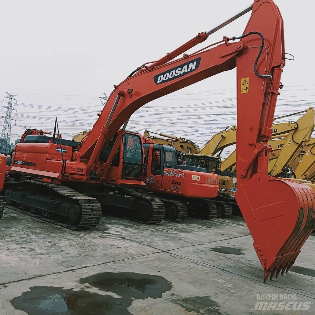 Doosan DX 300 LC Bandgrävare