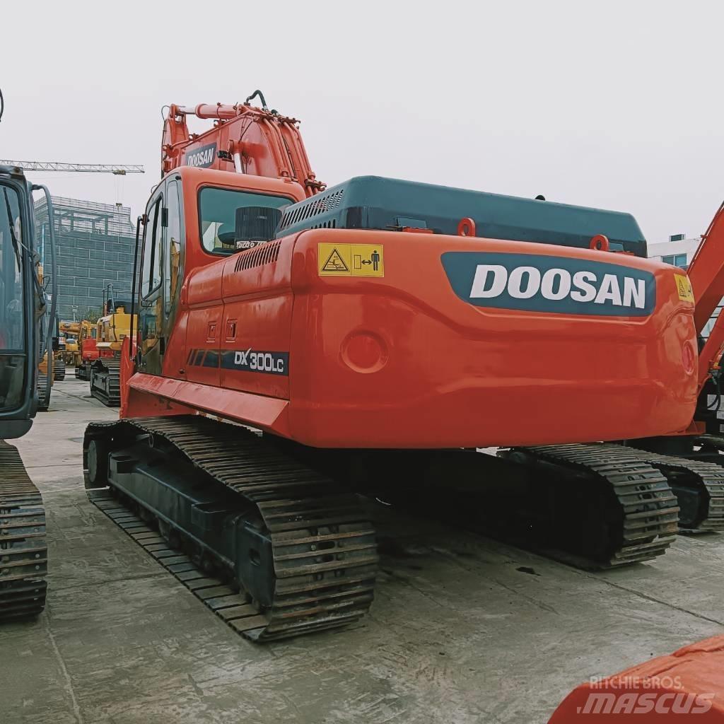 Doosan DX 300 LC Bandgrävare