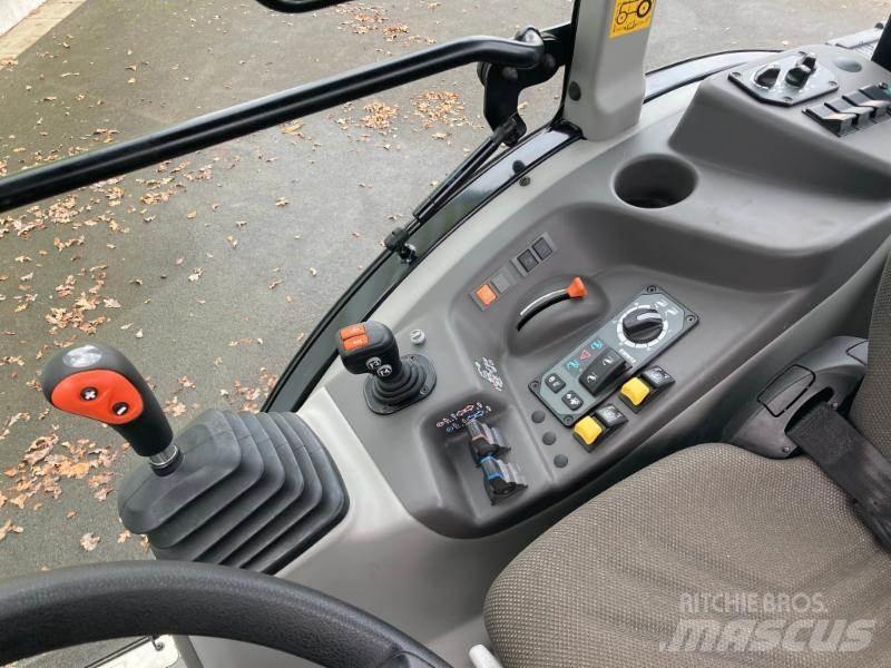 CLAAS NEXOS 240 M Traktorer