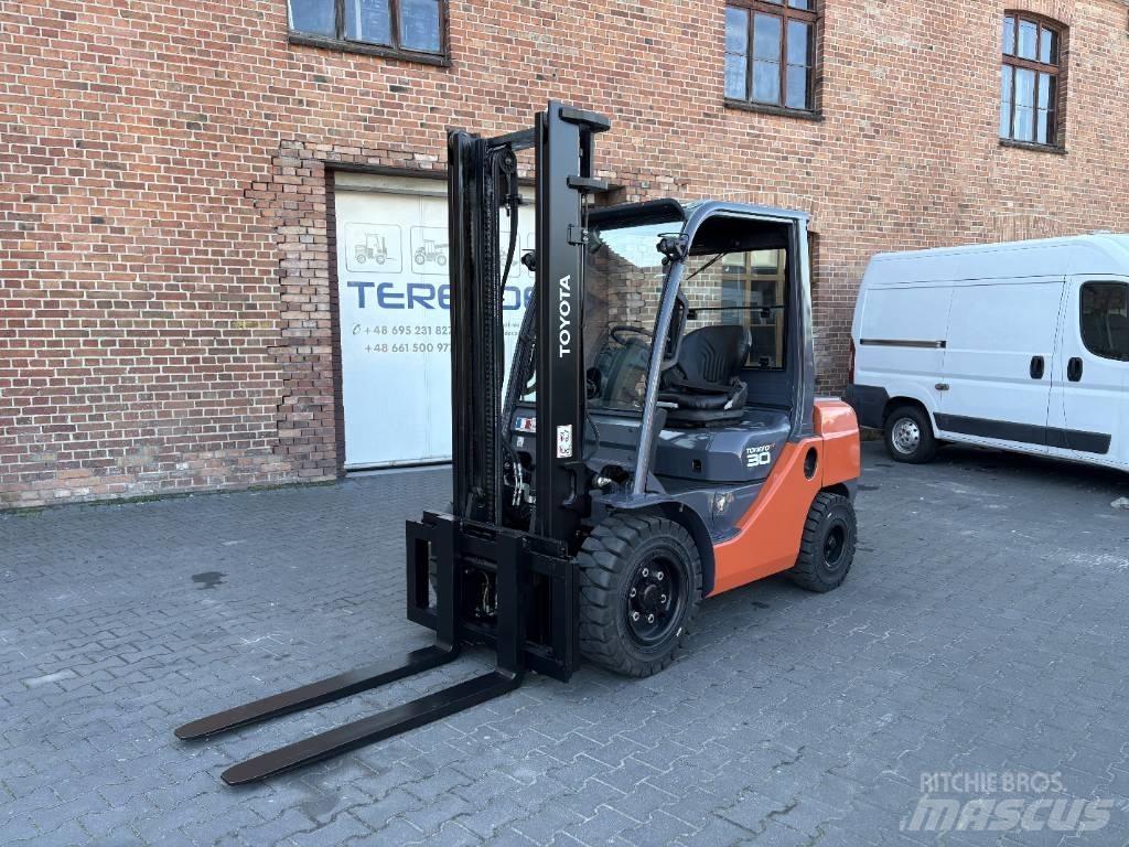 Toyota 06-8FDF30 Dieselmotviktstruckar