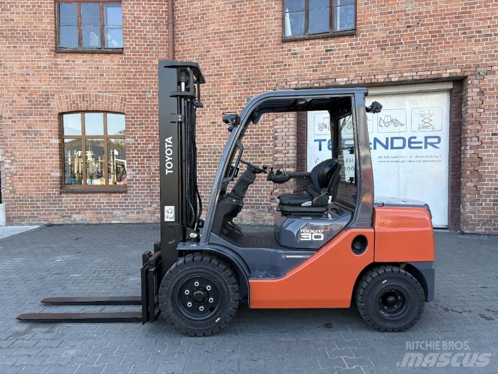 Toyota 06-8FDF30 Dieselmotviktstruckar
