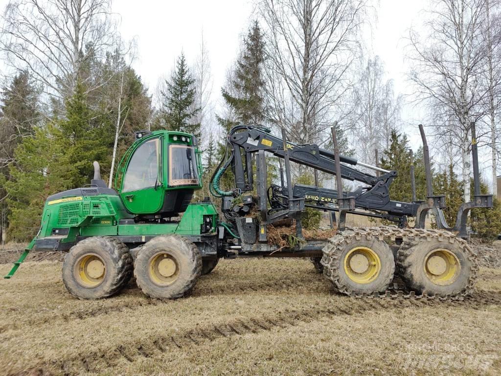 John Deere 1210 G Skotare