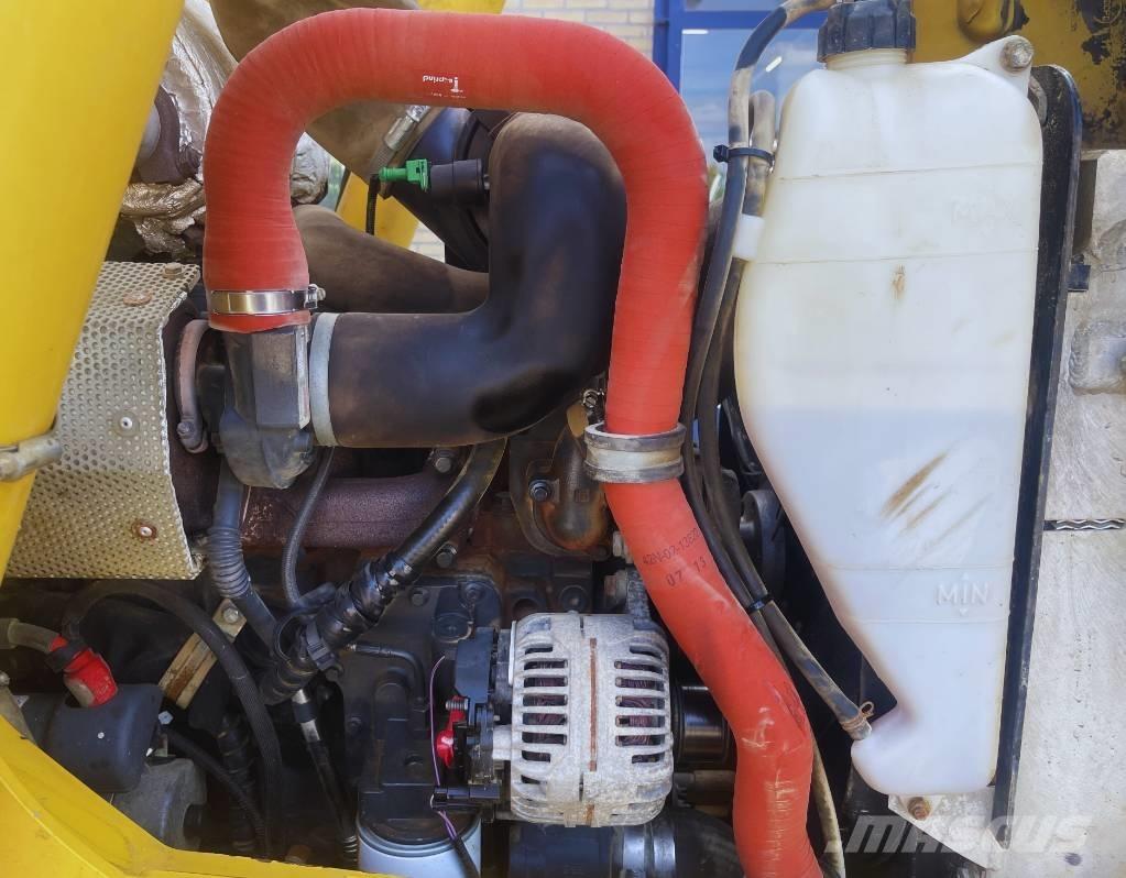 Komatsu WB 93 R-5 Grävlastare
