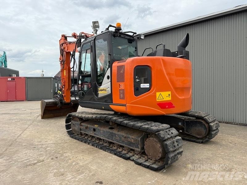 Hitachi ZX 135 US-6 Bandgrävare