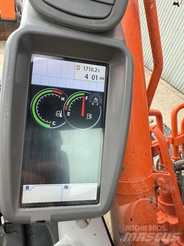 Hitachi ZX 135 US-6 Bandgrävare