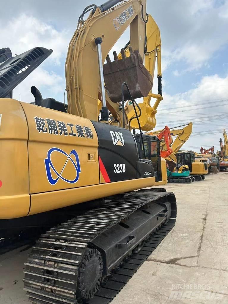 CAT CAT323D Bandgrävare