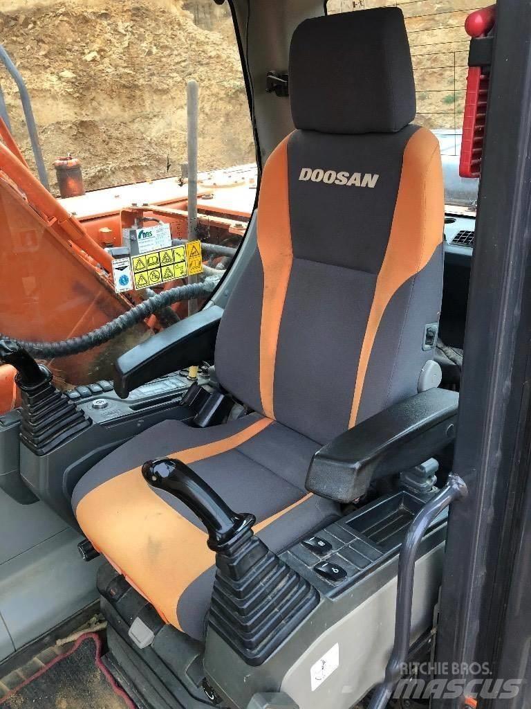 Doosan DX 225 Bandgrävare