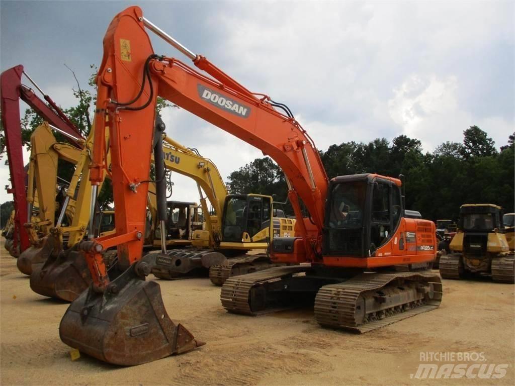 Doosan DX 225 Bandgrävare