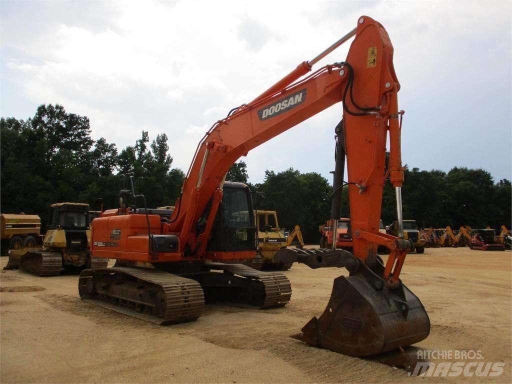 Doosan DX 225 Bandgrävare
