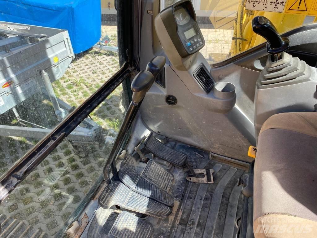 New Holland E 215 Bandgrävare