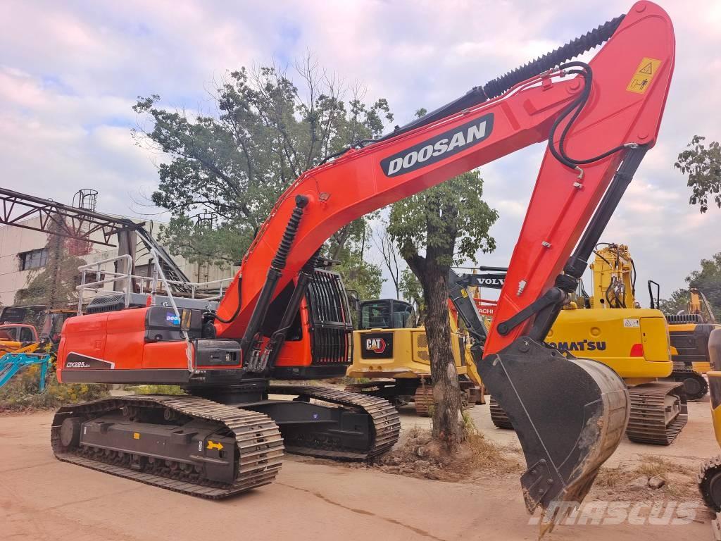 Doosan DX225LC Bandgrävare