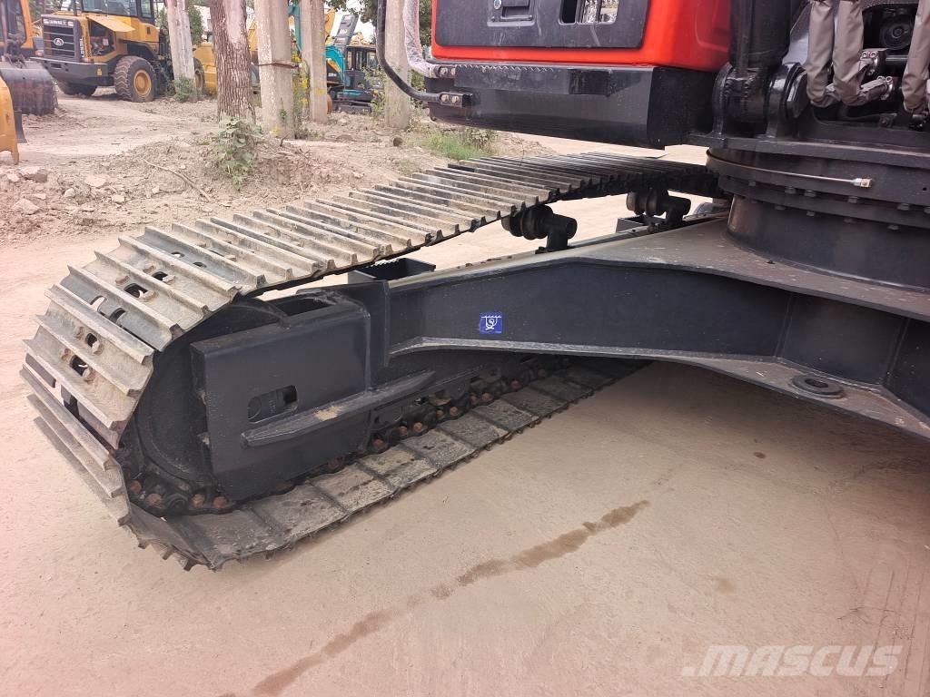 Doosan DX225LC Bandgrävare