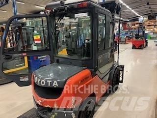 Toyota 02-8 FDJF 35 Dieselmotviktstruckar