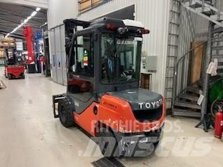 Toyota 02-8 FDJF 35 Dieselmotviktstruckar