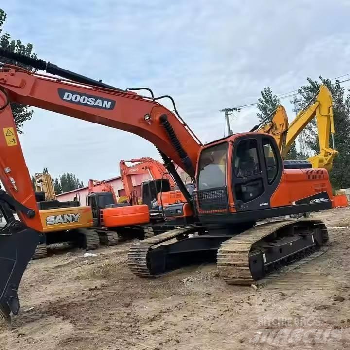 Doosan DX225LC-9C Bandgrävare