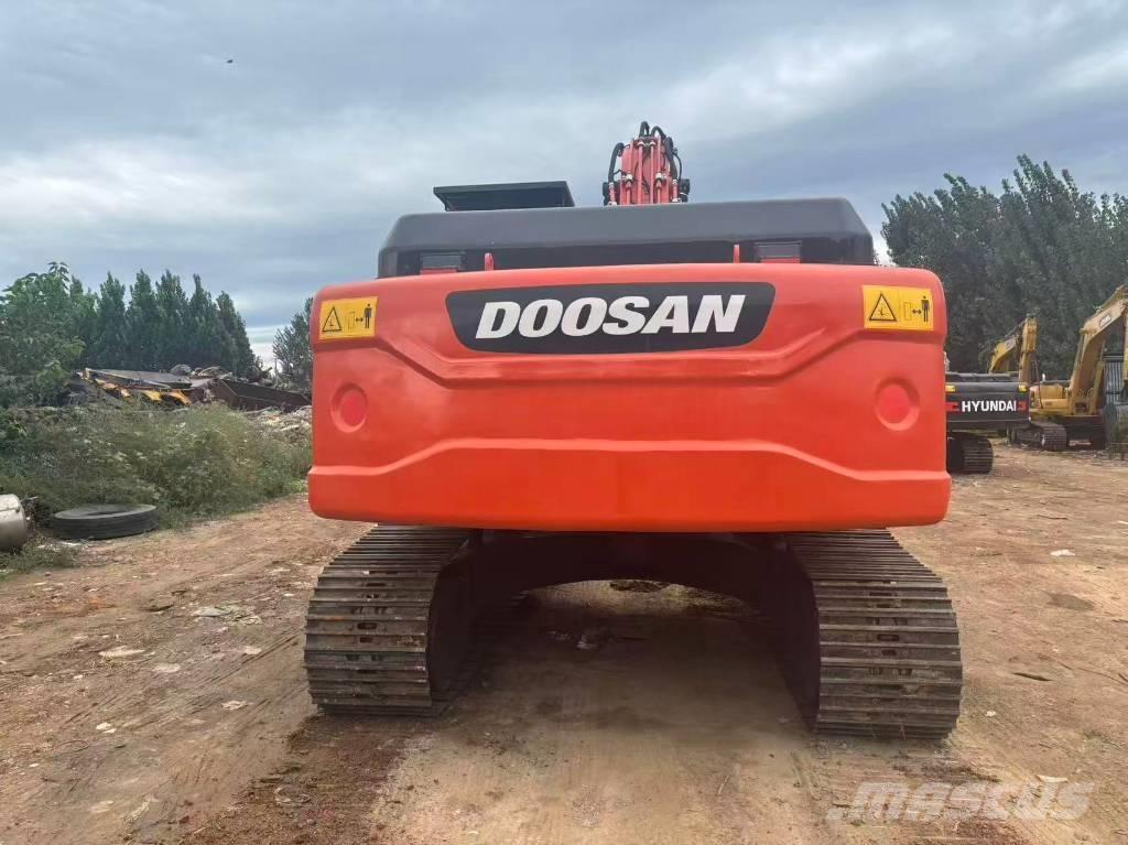 Doosan DX 225 Bandgrävare