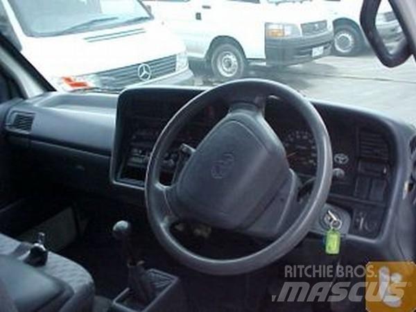 Toyota HIACE RZH103R Lätta skåpbilar