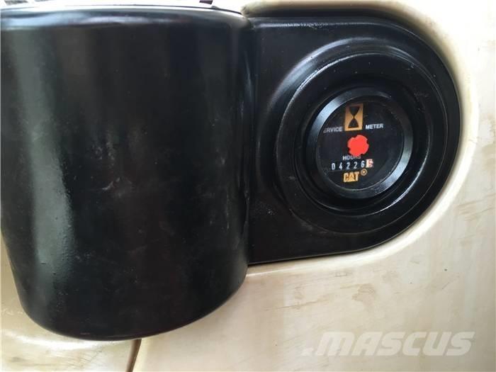 CAT 320 C L Bandgrävare