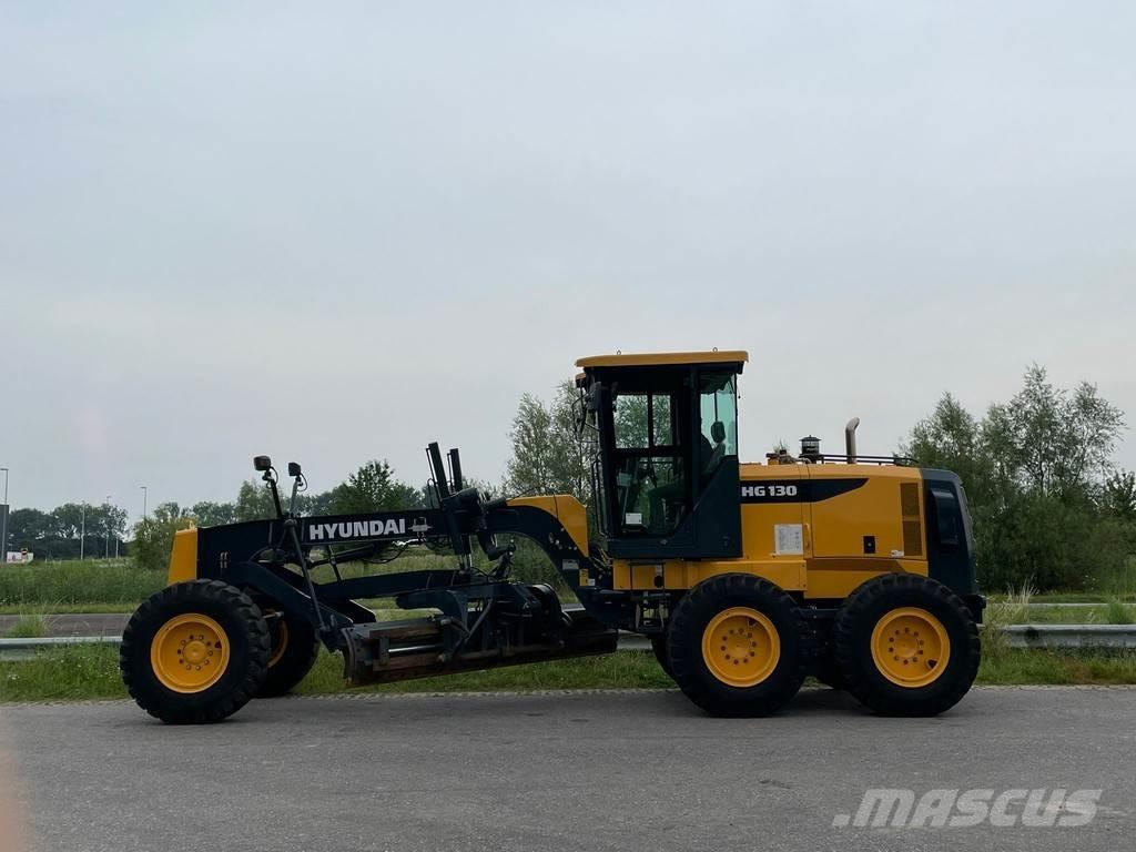 Hyundai HG130 Väghyvlar