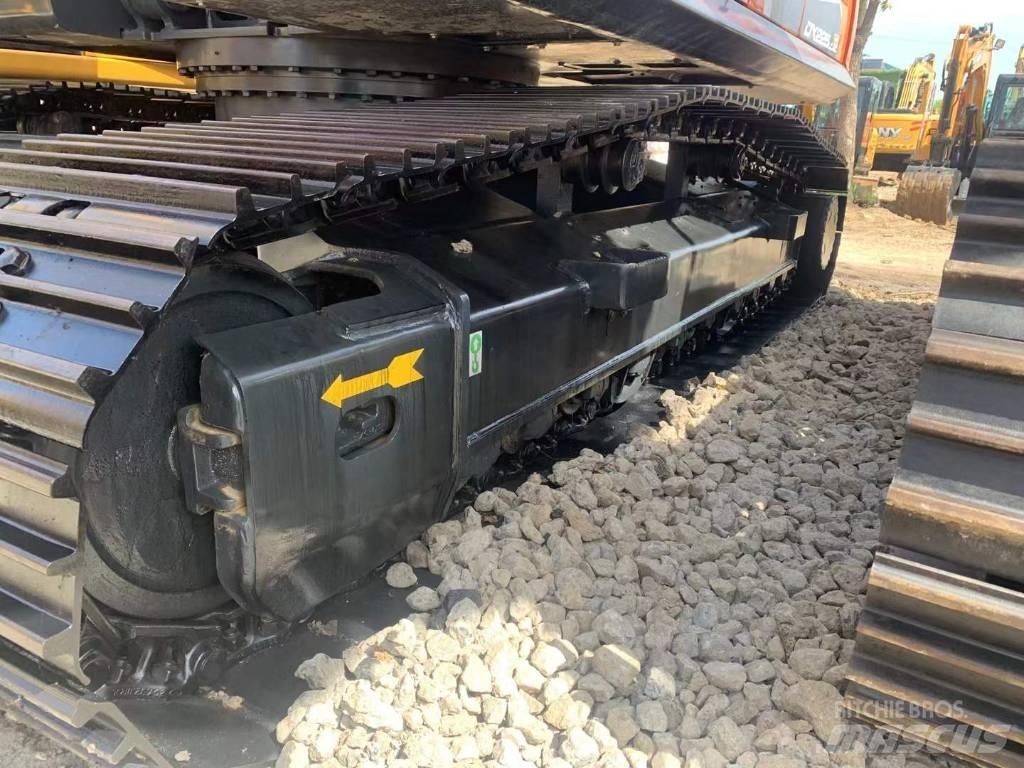 Doosan DX 225 Bandgrävare