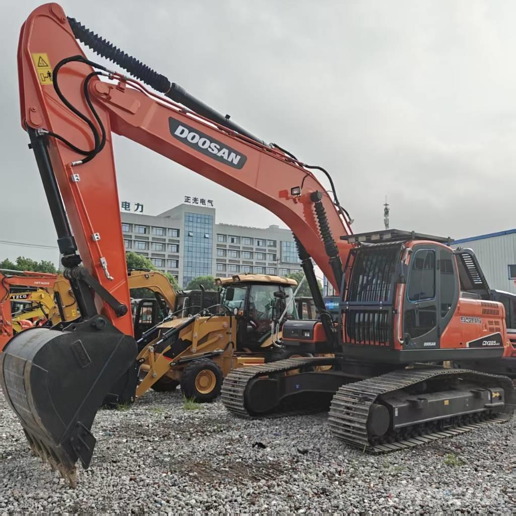 Doosan DX 225 LCA Bandgrävare