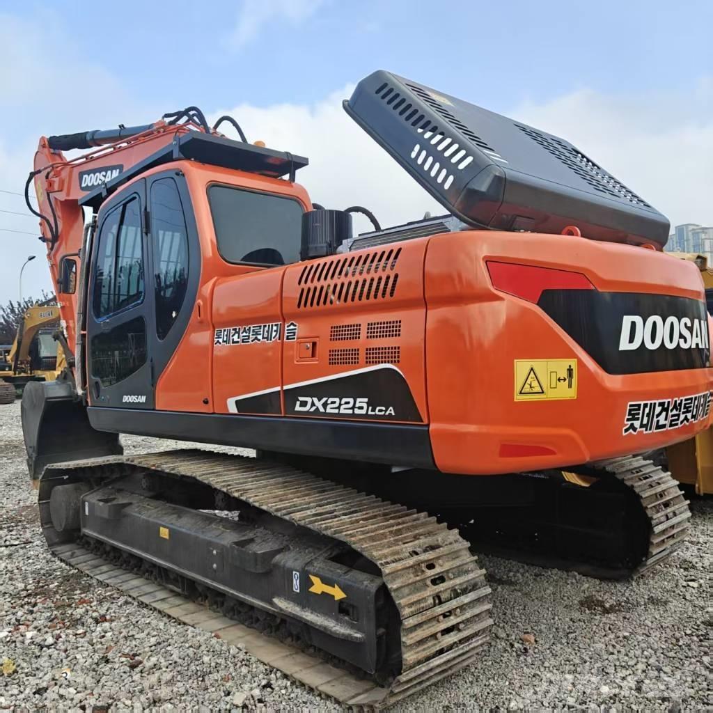 Doosan DX 225 LCA Bandgrävare
