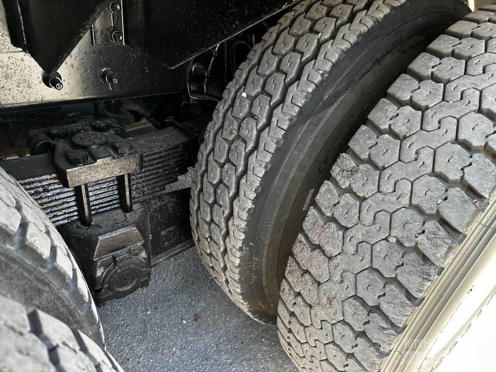 International 7500 Slamsugningsbil