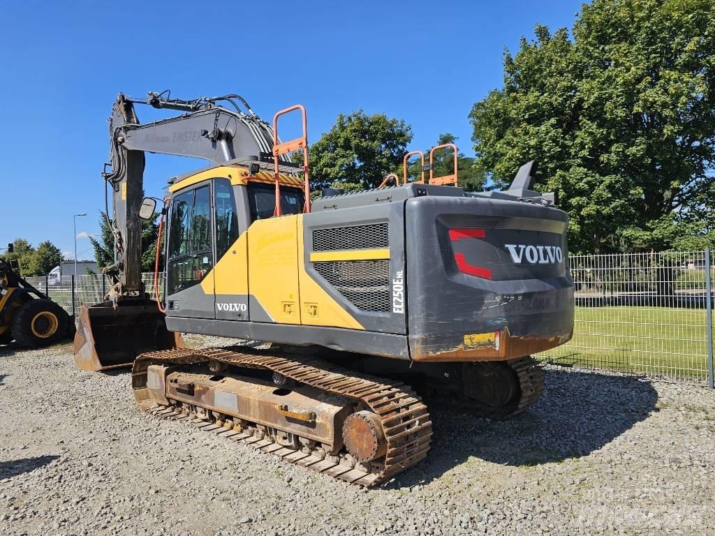 Volvo EC 250 E Bandgrävare