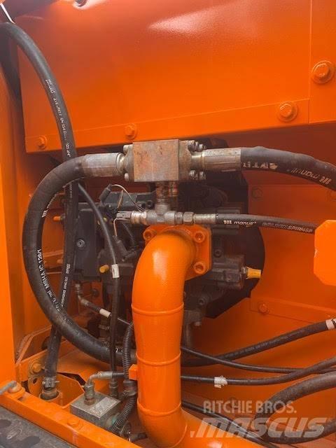 Doosan DX 180 LC Bandgrävare
