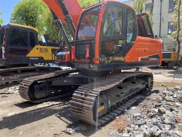 Doosan DX 225 LC Bandgrävare