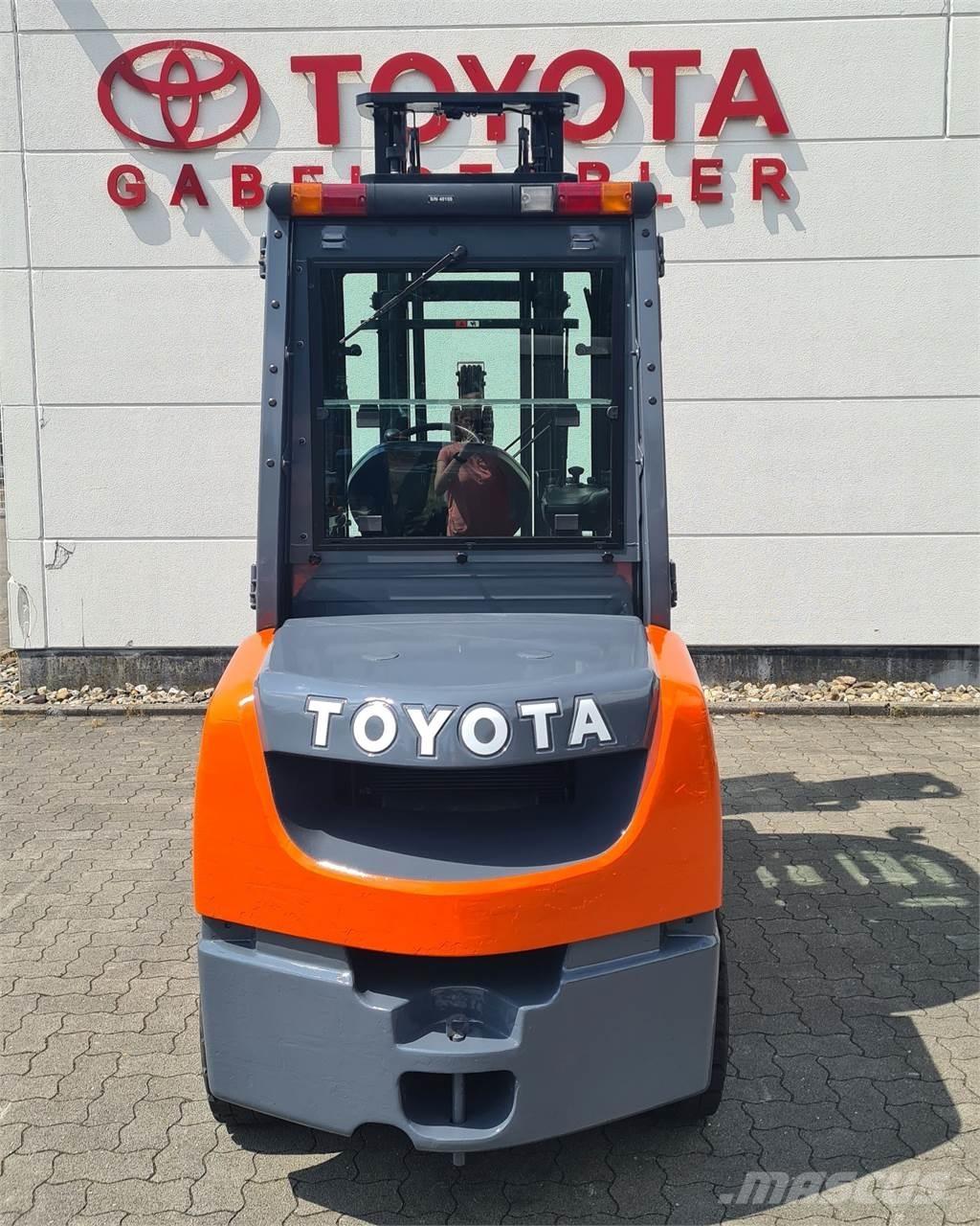 Toyota 02-8FDJF35 Dieselmotviktstruckar