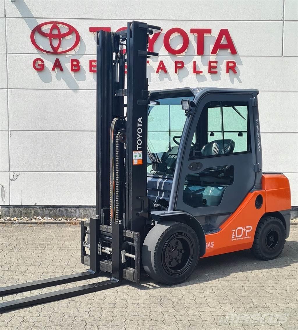 Toyota 02-8FDJF35 Dieselmotviktstruckar