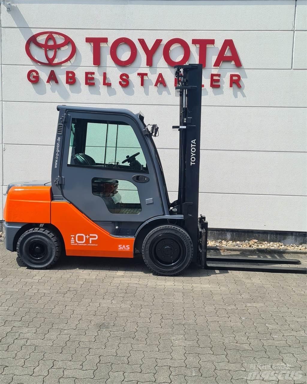 Toyota 02-8FDJF35 Dieselmotviktstruckar