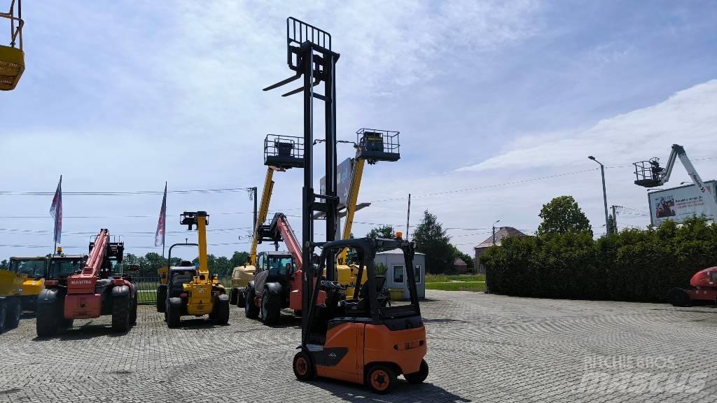 Linde E16-02 Elmotviktstruckar
