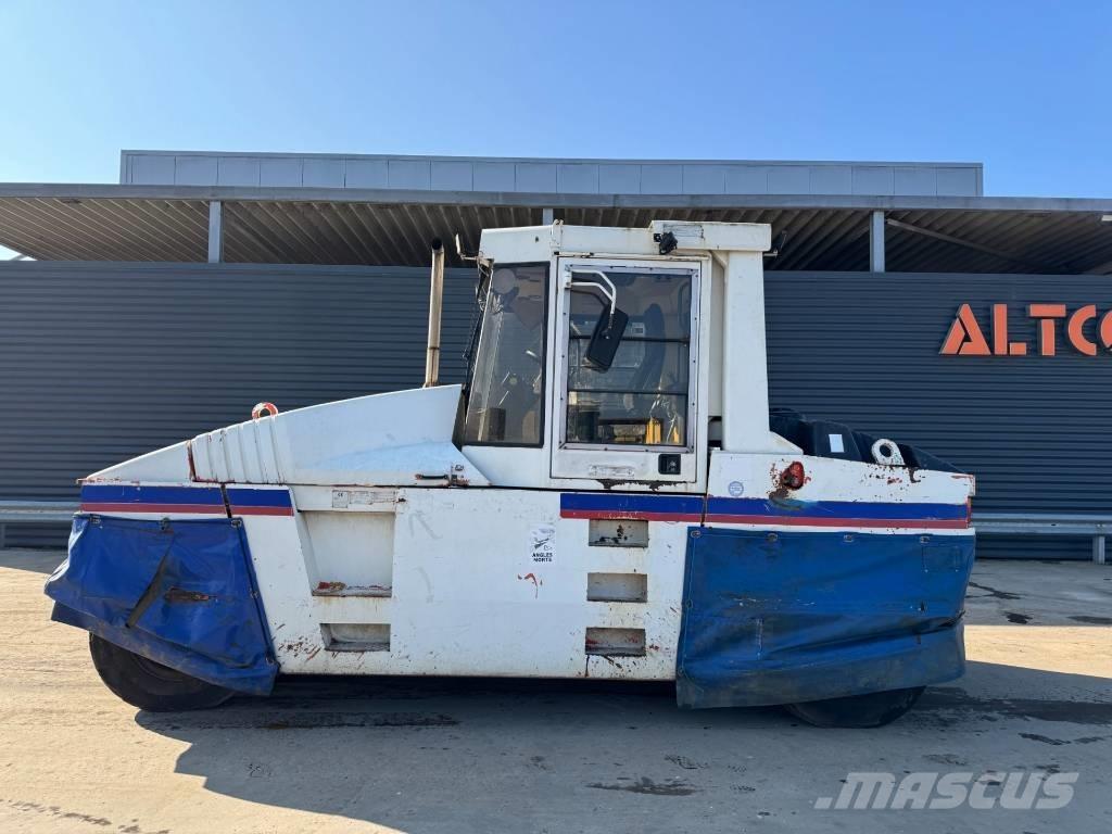 CAT PS-300B Pneumatiska Hjulvältar