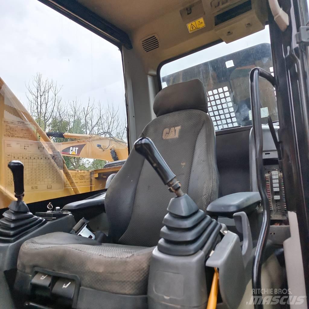 CAT 320 D Bandgrävare