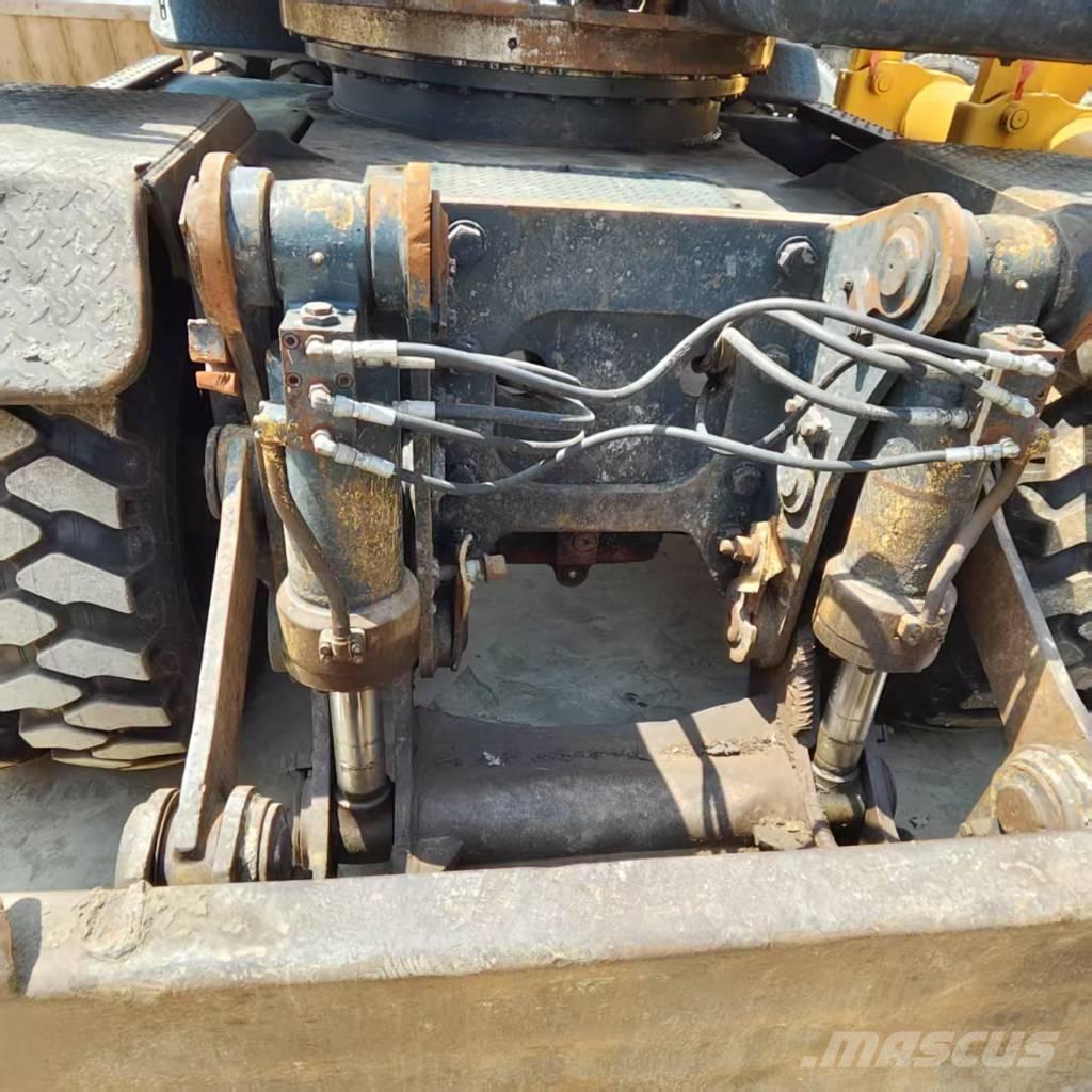 Hyundai R210W-9 Hjulgrävare